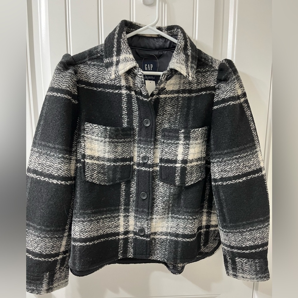 Gap wool shirt jacket. Size medium petite. Brand new with tags.